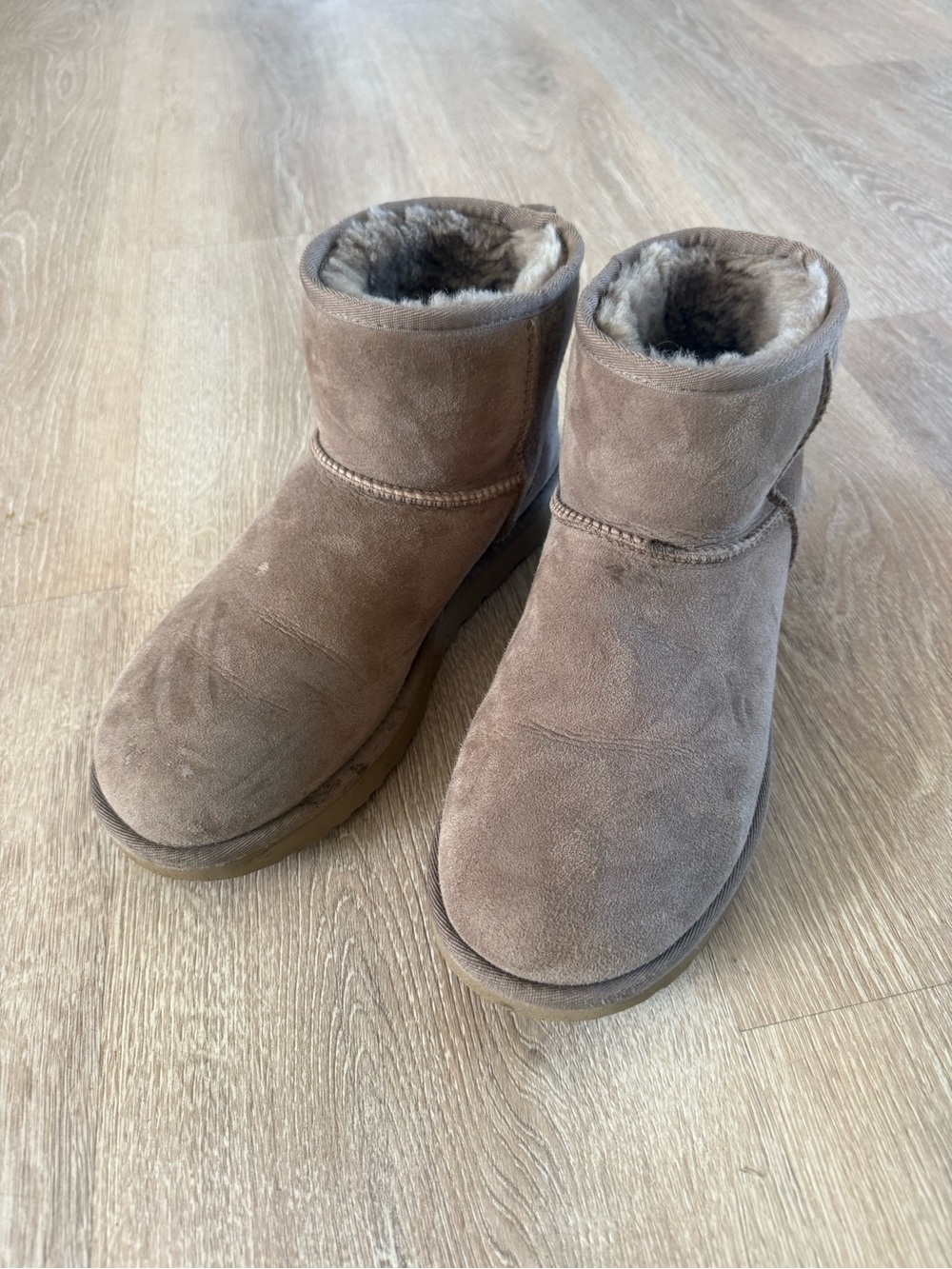 NO NOT BUY— UGGS for uggcollector21 - Picture 2 of 9